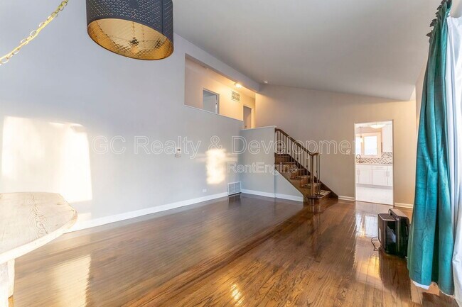 Building Photo - 810 W Dresser Dr