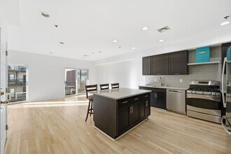 Building Photo - 86 Clinton St