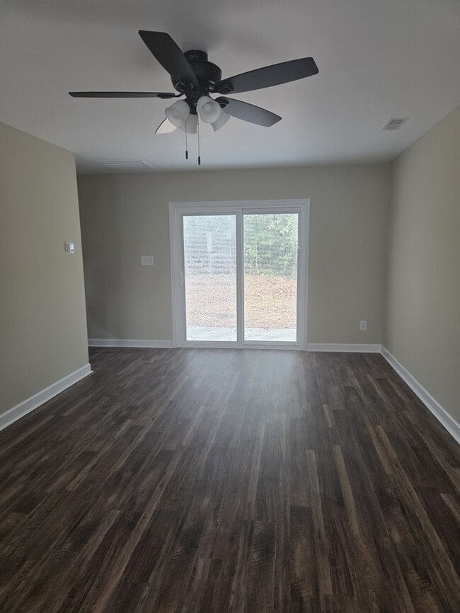 Building Photo - 210 W Washington Exd