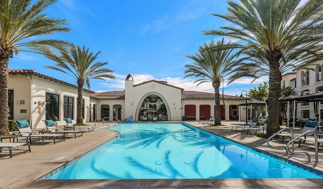 Building Photo - Vineyards at Paseo Del Sol