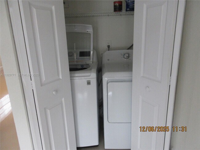 Foto del edificio - 550 SW 115th Ave