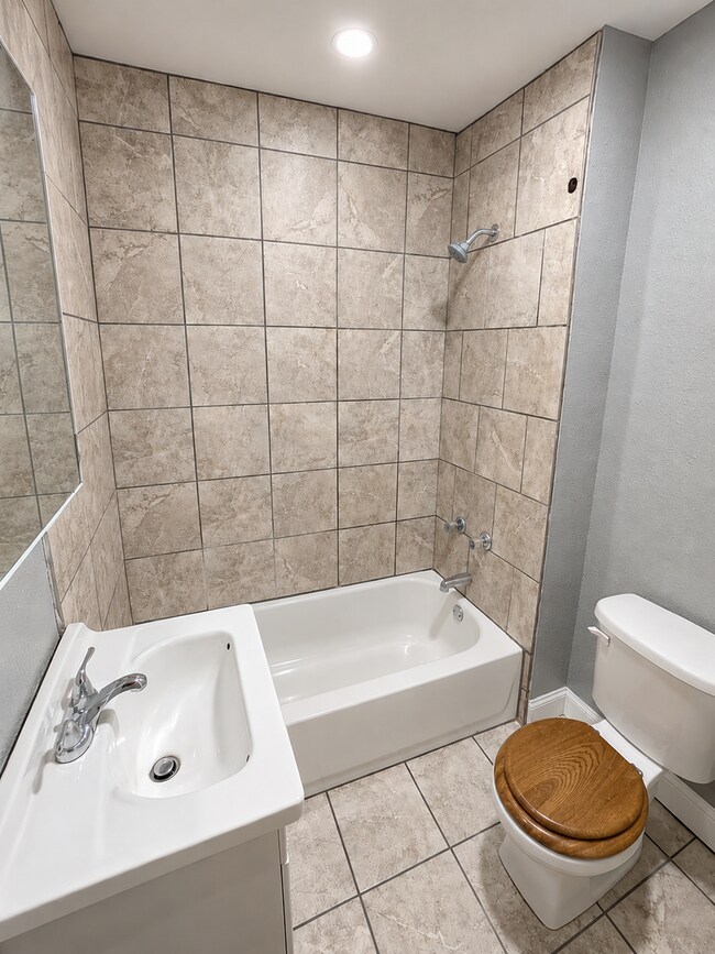 Foto del edificio - Charming 2BD/1BA with Garage