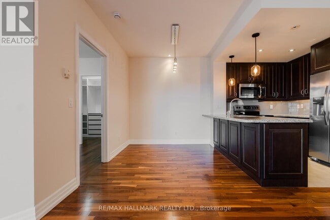 Building Photo - 20 Burkebrook Pl