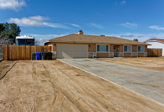 Foto del edificio - Desirable Apple Valley Single-Story on Expansive Lot | 3 Bed, 2 Bath Beauty