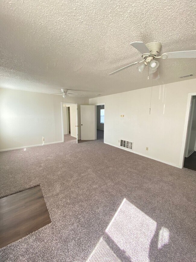 Foto del edificio - Charming newly renovated 3 bedroom 2 bath ...