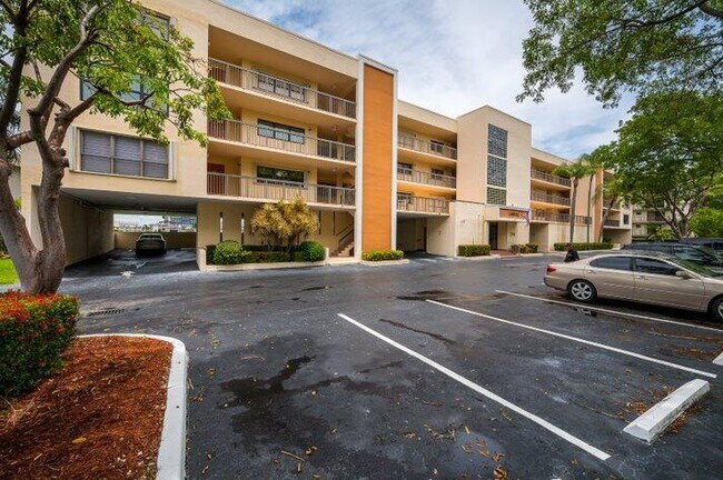 Building Photo - 200 Golden Isles Dr