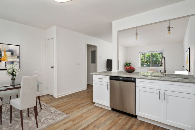 Building Photo - Discover your ideal urban retreat!