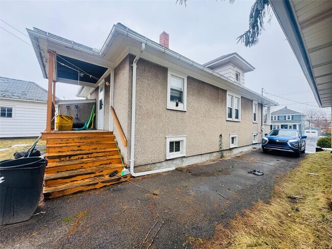 Foto del edificio - 121 N McKinley Ave