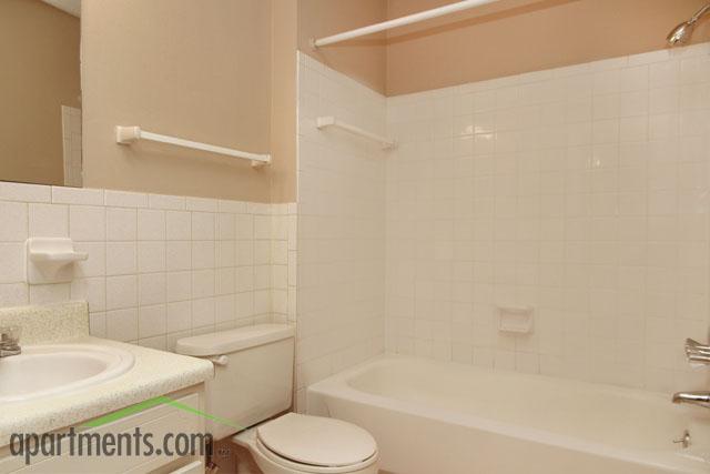 Baño - Black Bear Creek Apartments