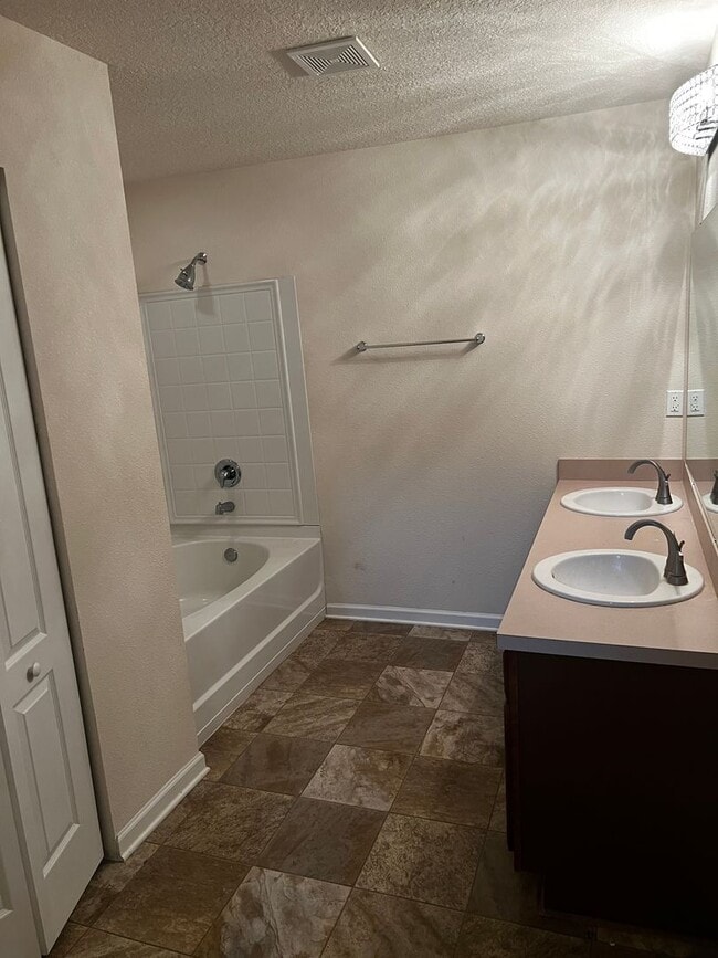 Building Photo - 239 Brooklet Cir