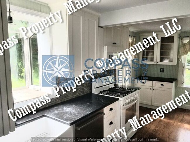 Building Photo - $1795 - 2 Bed, 1.5 Bath Farmhouse - Honey ...