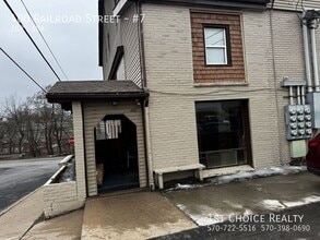 Building Photo - 400 Railroad St