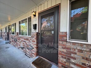 Building Photo - 1117 SE 27th Ave