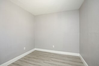 Building Photo - 8127 Colonial Ln