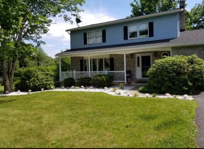 Foto del edificio - 102 Meadow Run Ln