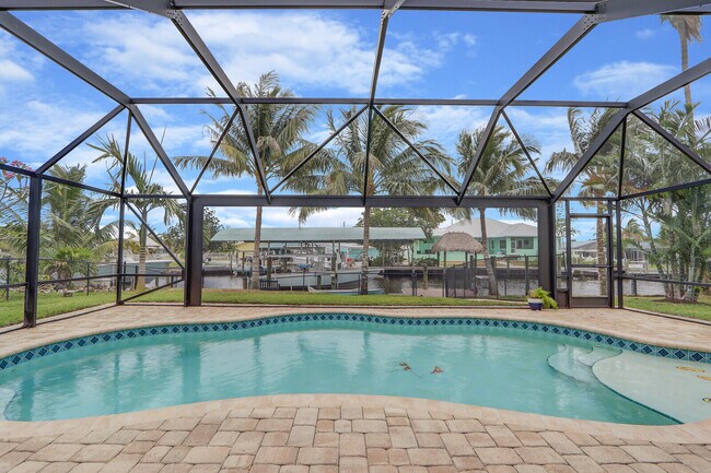 Building Photo - 1392 SW Seahawk Way