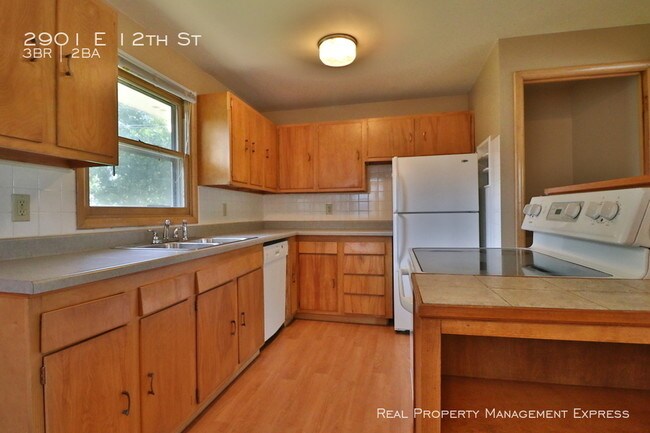 Foto del edificio - 2901 E 12th St