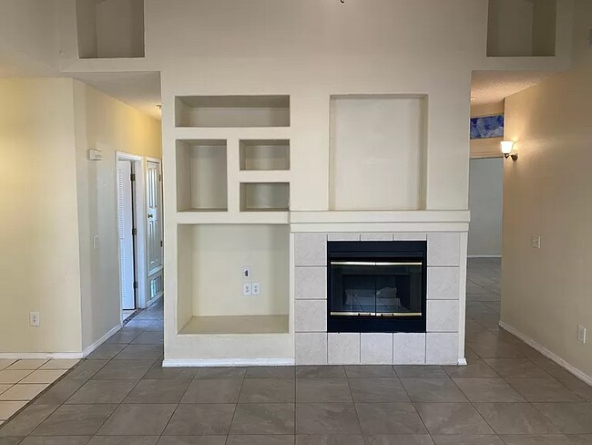 Building Photo - 12404 Tierra Bella Dr