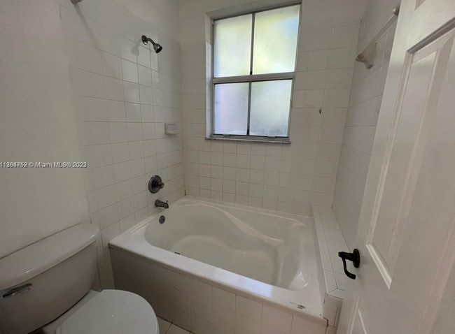 Building Photo - 8651 NW 112th Ct