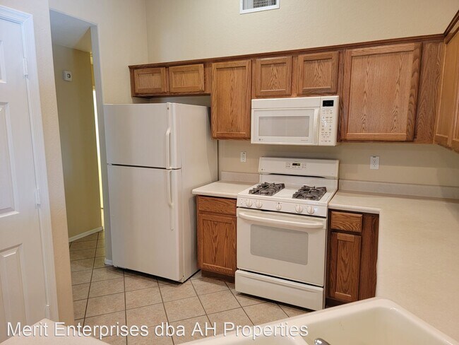Building Photo - 3 br, 2 bath House - 16885 W STATLER ST