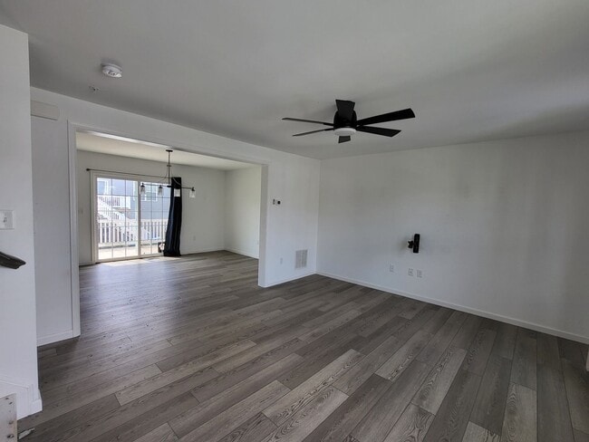 Foto del edificio - Spacious Modern 3 Bedroom Townhome in Annv...