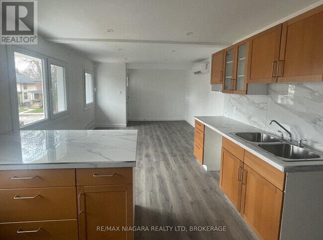 Photo du bâtiment - 4992 Mcrae St