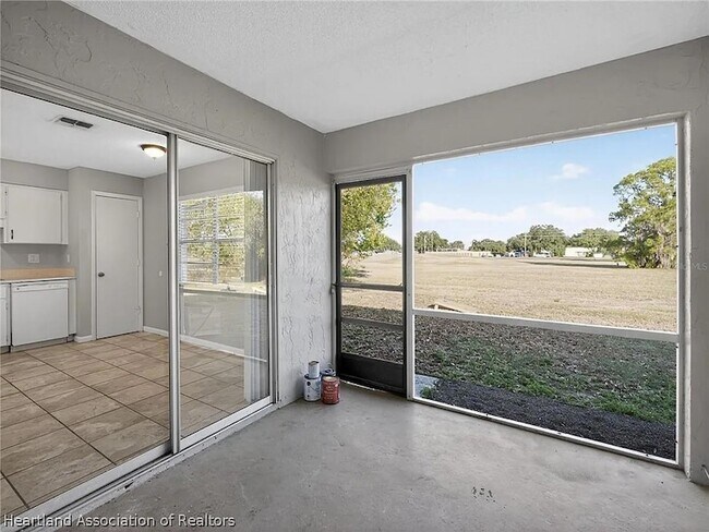 Foto del edificio - 6213 Candler Terrace