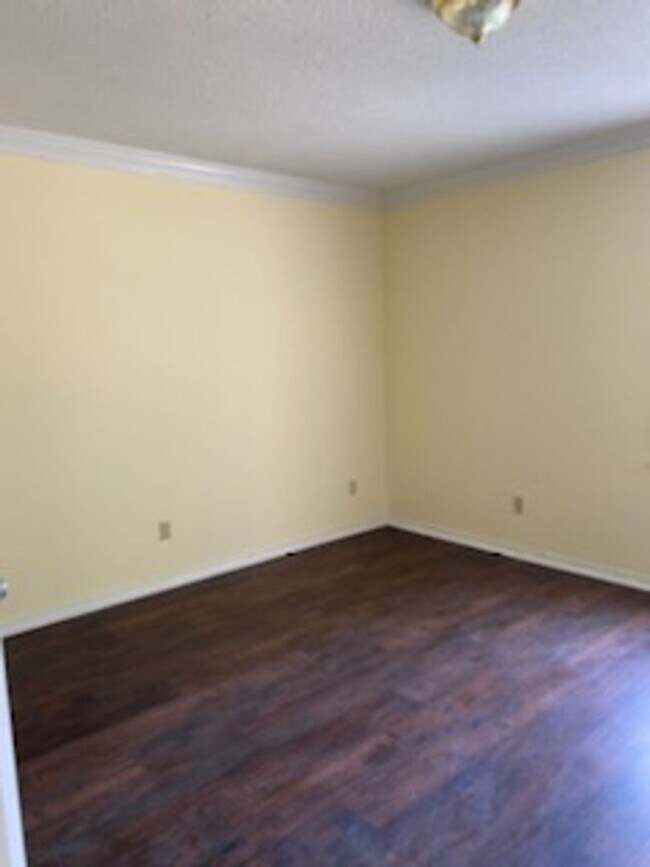 Building Photo - 731 Coventry Lane Unit B