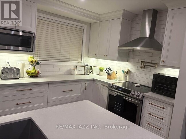 Photo du bâtiment - 1074 Willowdale Ave