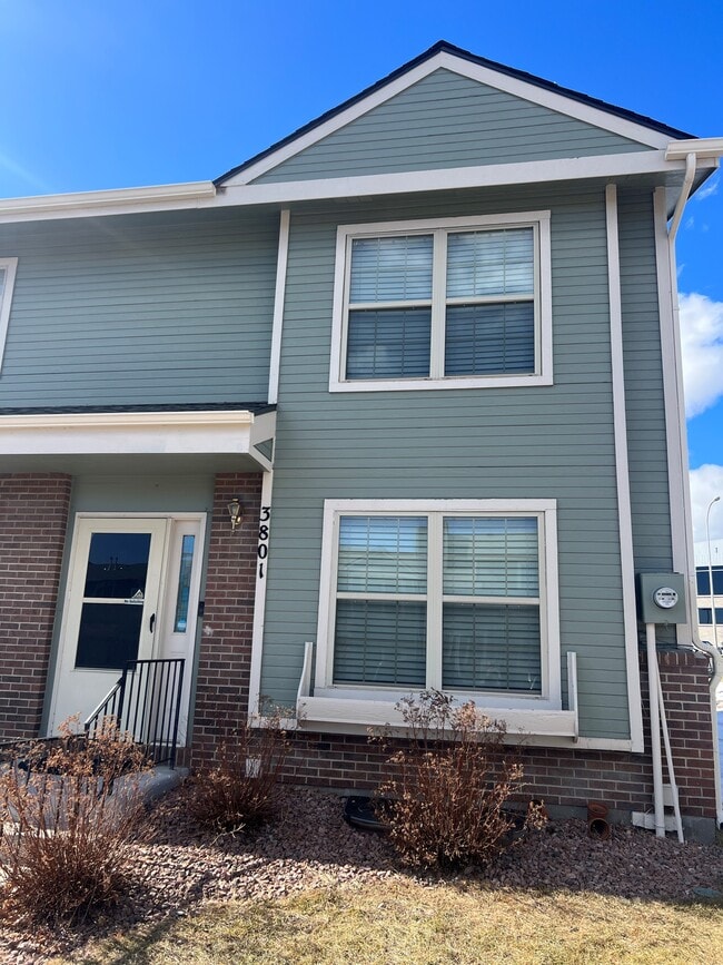 Building Photo - 3801 Smoke Tree Dr