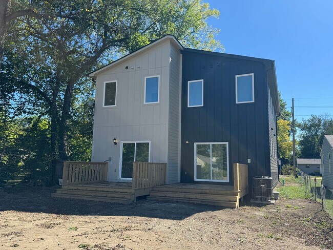 Foto del edificio - Brand new luxury townhome on the eastside. Section 8 approved!!!