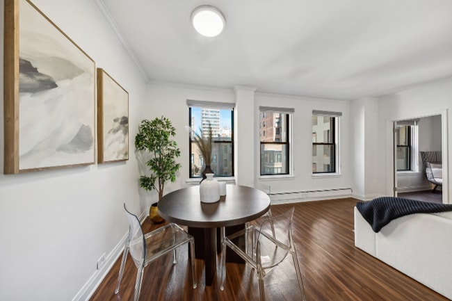 Foto del edificio - 228 E Chestnut St