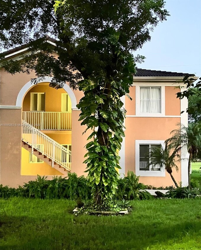 Foto principal - 17820 NW 73rd Ave