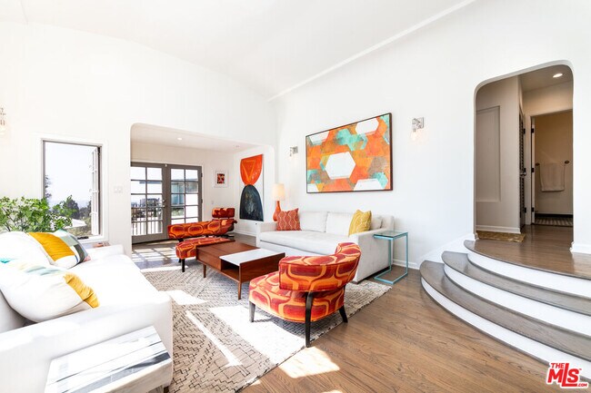 Foto del edificio - 1761 N Orange Grove Ave