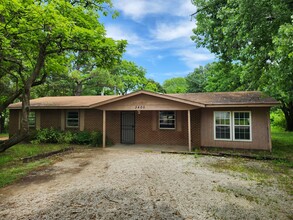 Building Photo - 3400 Governor Harris Dr