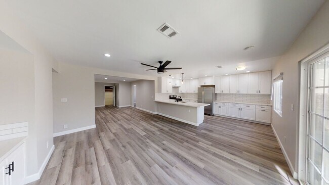 Foto del edificio - Newly Renovated (2022)! Amazing Location!