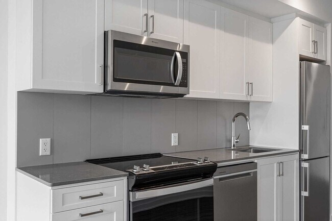 Photo du bâtiment - 681 Yonge St