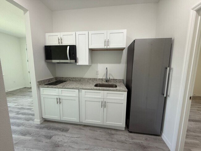 Foto del edificio - New Construction Suite! 1/1 Side entry uni...