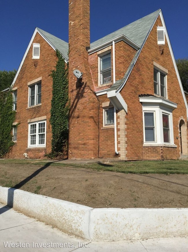 234 W Adams St, IL 61455 Condo for Rent in IL