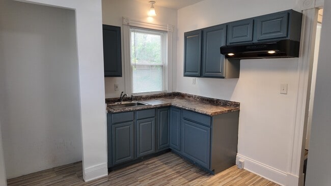 Building Photo - 3034 Glenway Ave