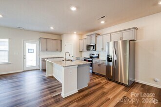 Building Photo - 646 Sagecroft Ln