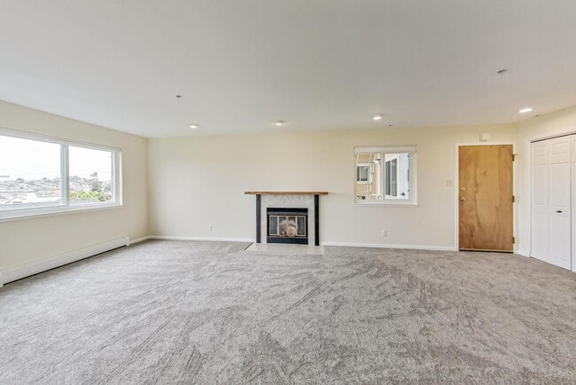 Building Photo - Refined 3BR/2BA Residence Modern Amenities...