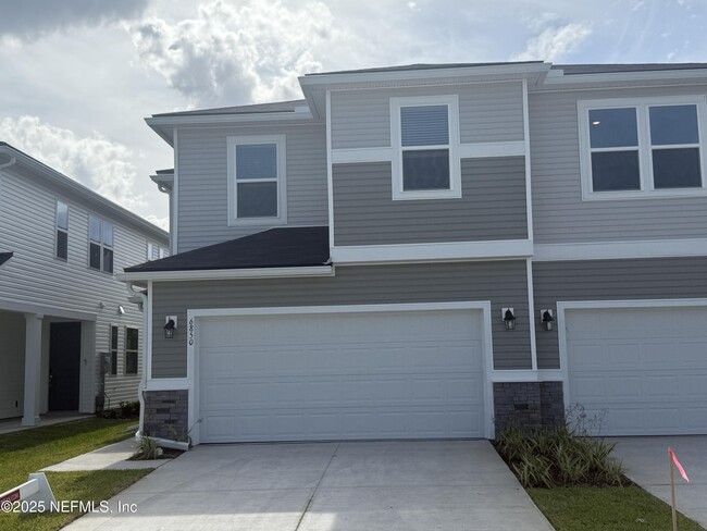 Foto del edificio - 6850 Rhapsody Rd