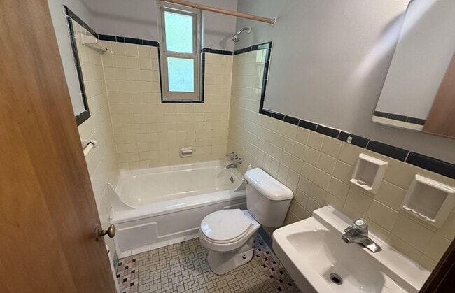 Building Photo - 362 Probasco St