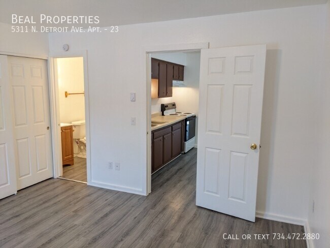 Foto del edificio - 5311 N Detroit Ave