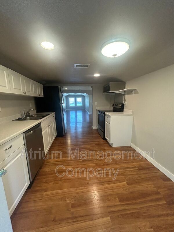 Building Photo - 5309 N Seminole Ave
