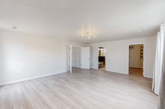 Building Photo - UNSER/I40 2/Story 4 Bedroom 3.5 Bath  3/CG