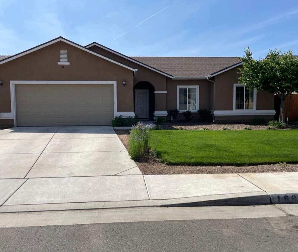 Foto principal - Single Family Home!!