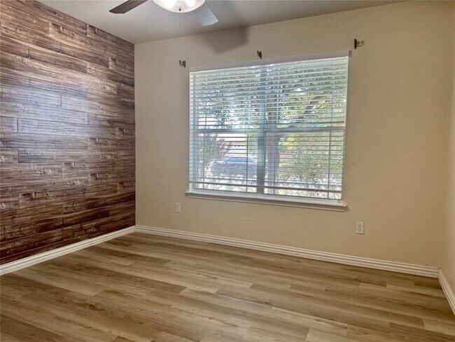 Foto del edificio - 155 Birdwell Ln