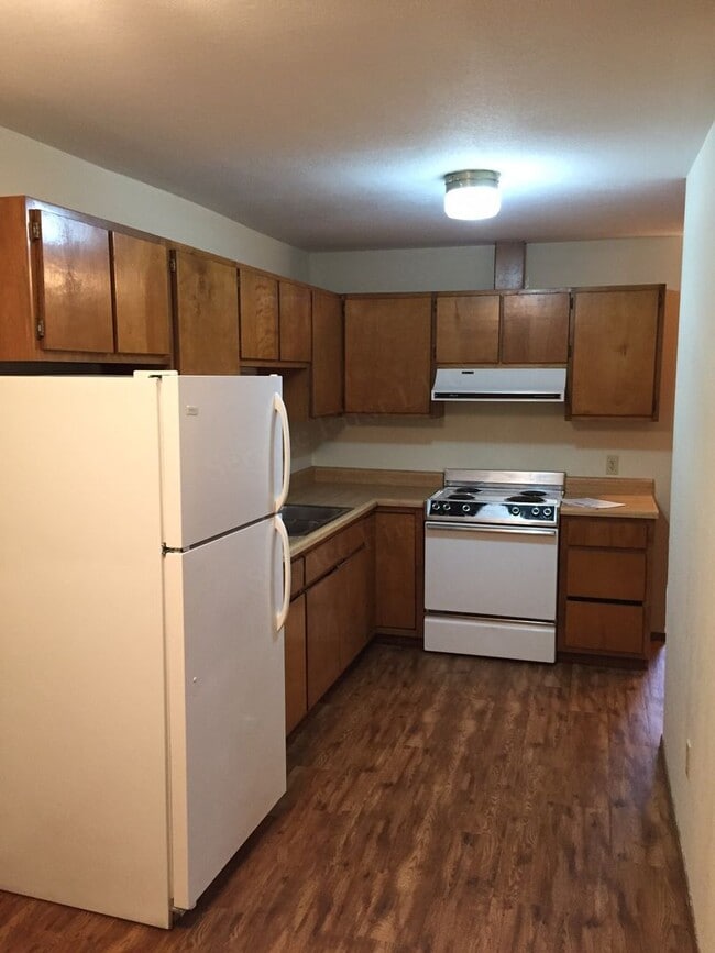 Building Photo - Marshfield Apartments